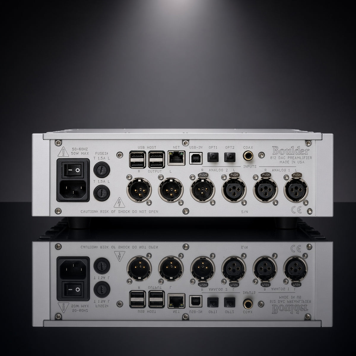 Boulder 812 DAC／前級／耳機放大器背面，平衡 XLR、USB／同軸／光纖／網絡輸入與前級輸出