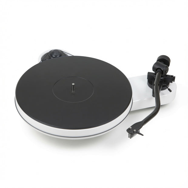 Pro-Ject RPM 3 Carbon turntable in high gloss white with 10-inch carbon tonearm