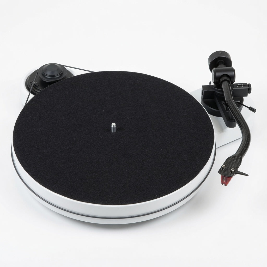 Pro-Ject RPM 1 Carbon turntable in high gloss white with S-shaped carbon tonearm
