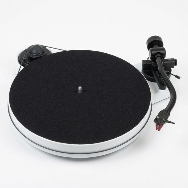 Pro-Ject RPM 1 Carbon turntable in high gloss white with S-shaped carbon tonearm