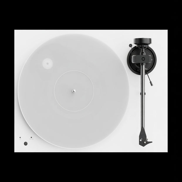 Pro-Ject X1 turntable in high gloss white with carbon-aluminium tonearm